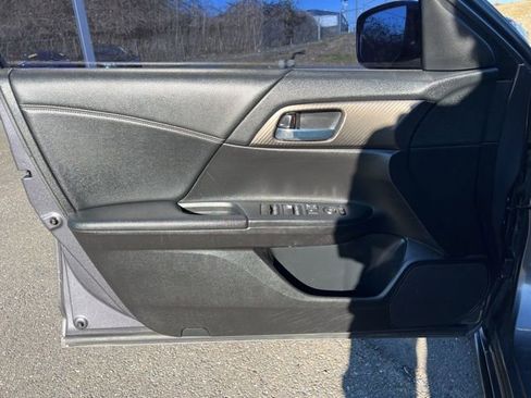 Used 2017 Honda Accord Sport image 23