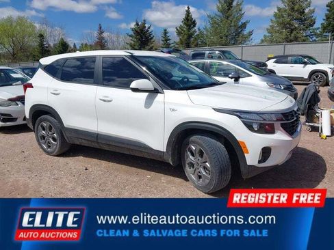 Used 2024 Kia Seltos LX AWD/4WD image 2