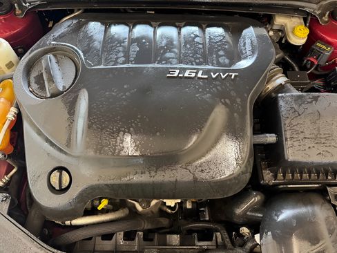 Used 2011 Chrysler 200 Touring FWD image 9