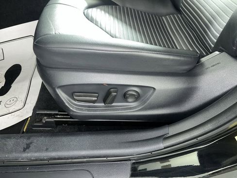 Used 2024 Toyota Camry SE image 14