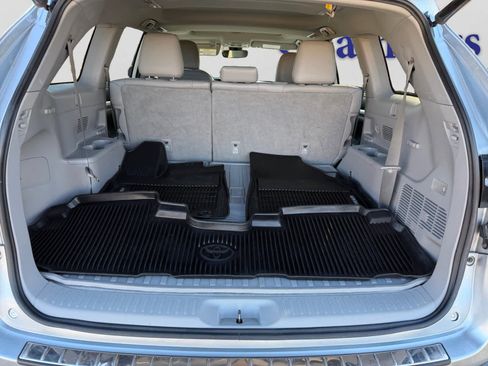 Used 2019 Toyota Highlander XLE image 4