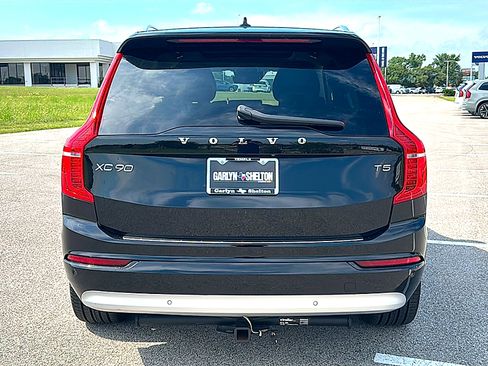 Used 2022 Volvo XC90 T5 Momentum w/ Protection Package Premier FWD image 7