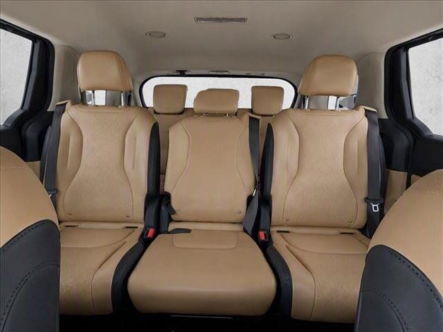 Used 2024 Kia Carnival LX FWD image 16