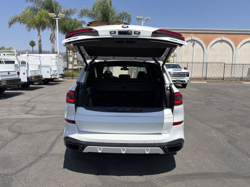 Used 2021 BMW X5 xDrive40i w/ M Sport Package AWD/4WD image 14