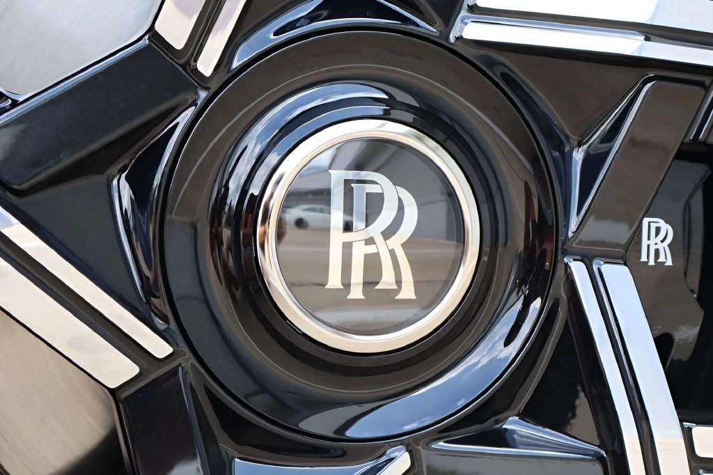 New 2027 Rolls-Royce Cullinan Black Badge AWD/4WD image 21