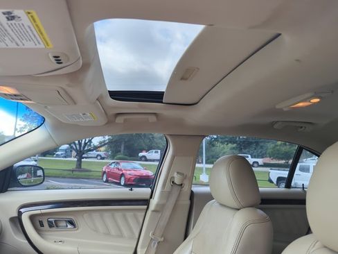 Used 2017 Ford Taurus Limited w/ Driver Assist Package FWD image 20