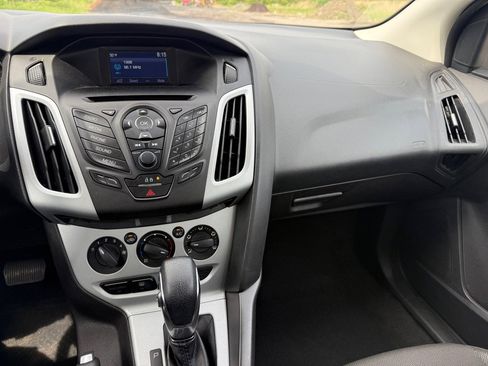 Used 2014 Ford Focus SE w/ SE Winter Package FWD image 13