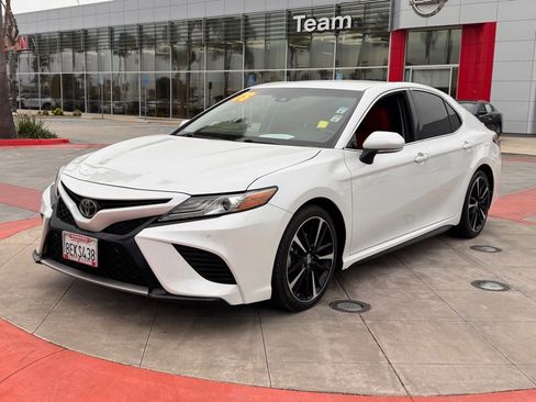 Used 2018 Toyota Camry XSE image 4
