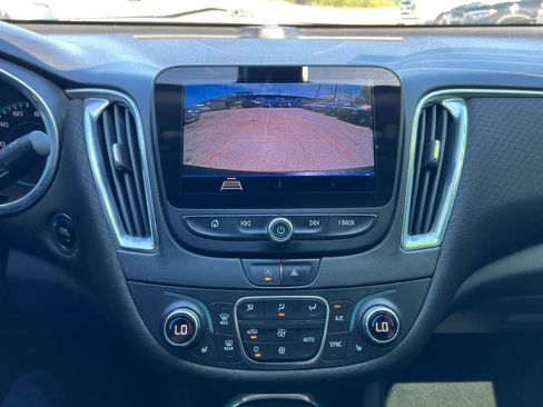 Used 2020 Chevrolet Malibu LT image 18