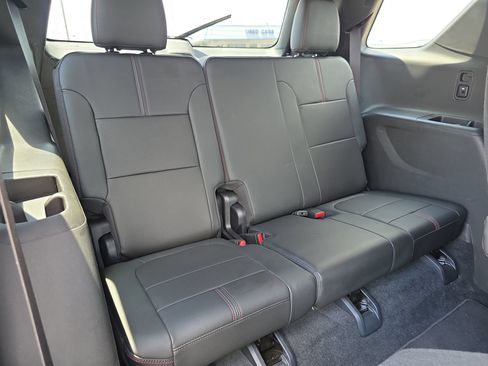 Used 2023 Chevrolet Traverse RS AWD/4WD image 15
