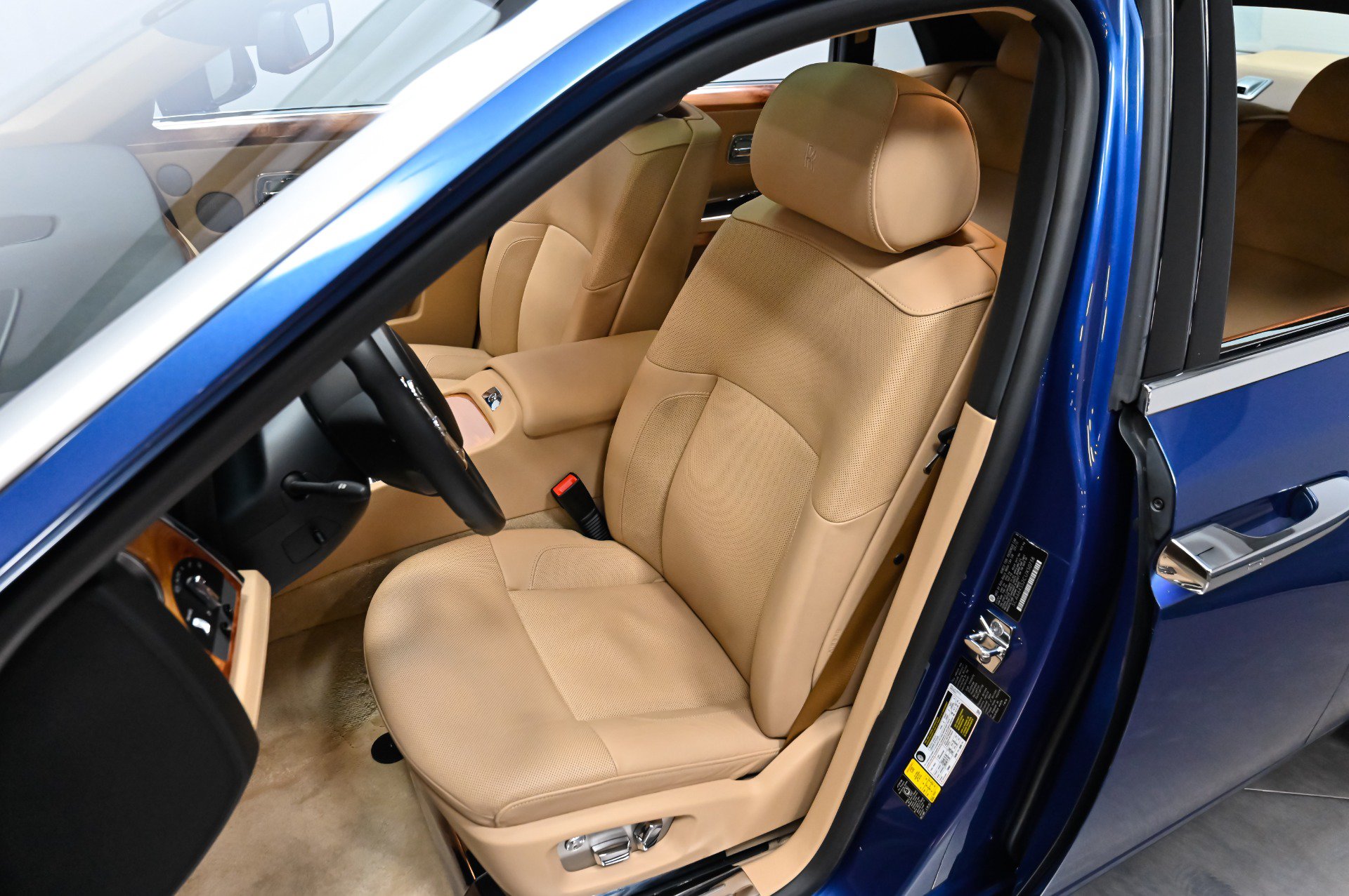 Used 2012 Rolls-Royce Ghost RWD image 7