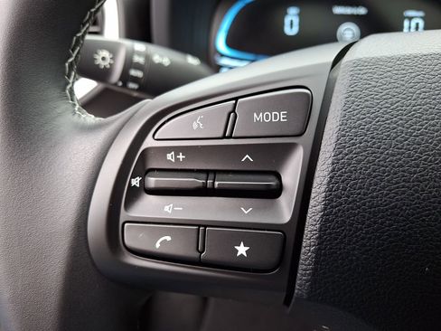Used 2025 Hyundai Venue SEL FWD image 23