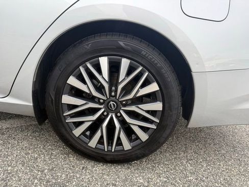 Used 2024 Nissan Altima 2.5 SV image 12