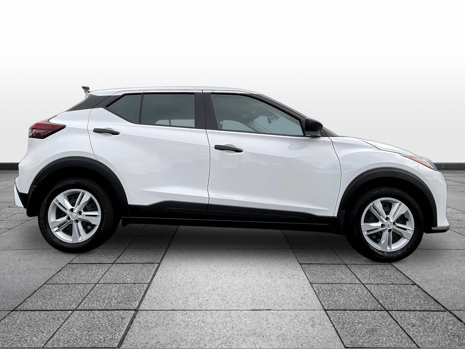 Used 2025 Nissan Kicks Play S FWD image 4