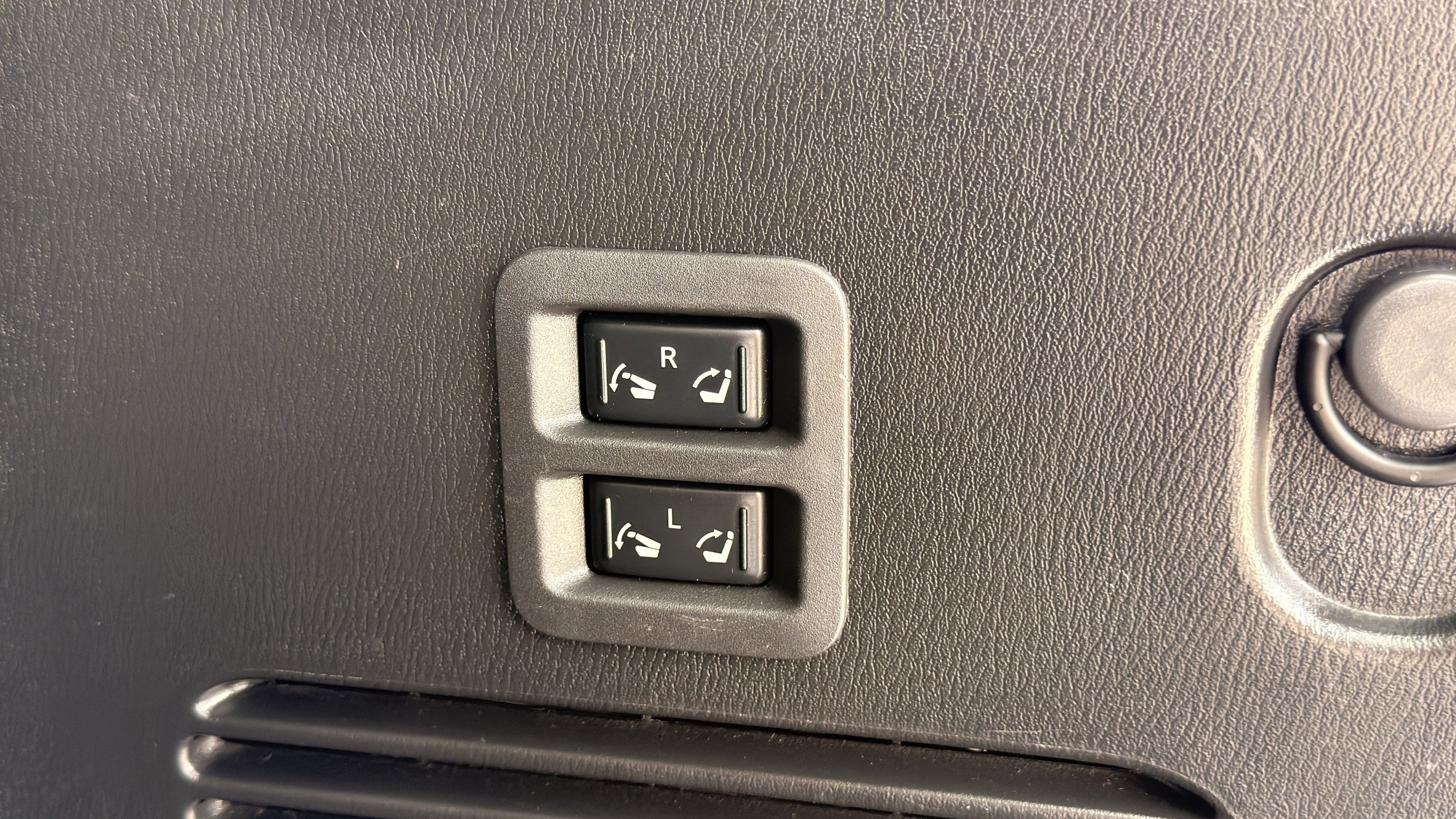 Used 2019 INFINITI QX80 Luxe RWD image 32