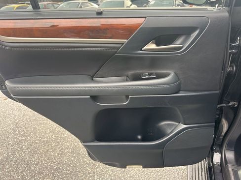 Used 2016 Lexus LX 570 4WD image 30