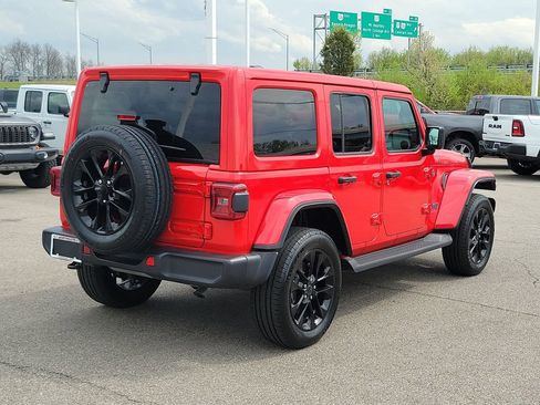 Used 2025 Jeep Wrangler Unlimited Sahara image 3