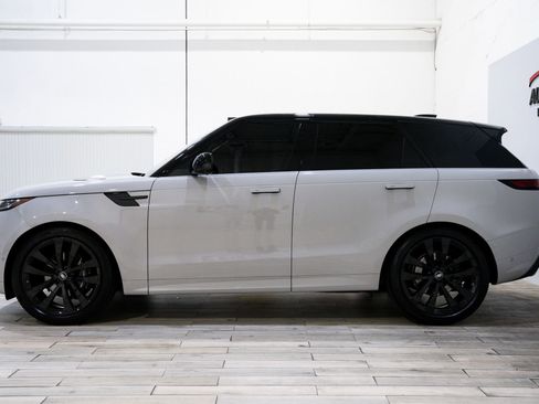 Used 2025 Land Rover Range Rover Sport Dynamic SE image 10