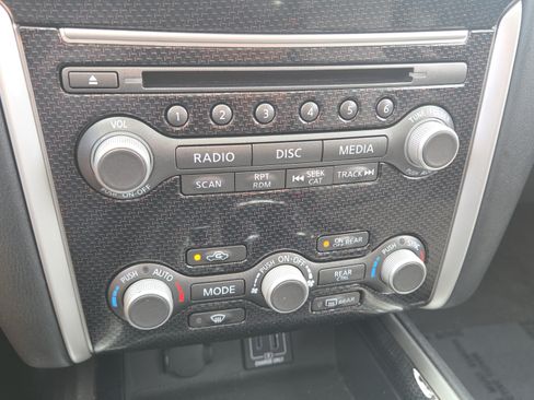 Used 2020 Nissan Pathfinder SL AWD/4WD image 34
