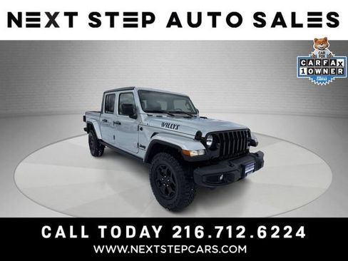 Used 2022 Jeep Gladiator Sport AWD/4WD image 1