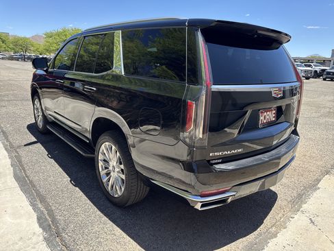 Used 2023 Cadillac Escalade Premium Luxury AWD/4WD image 5