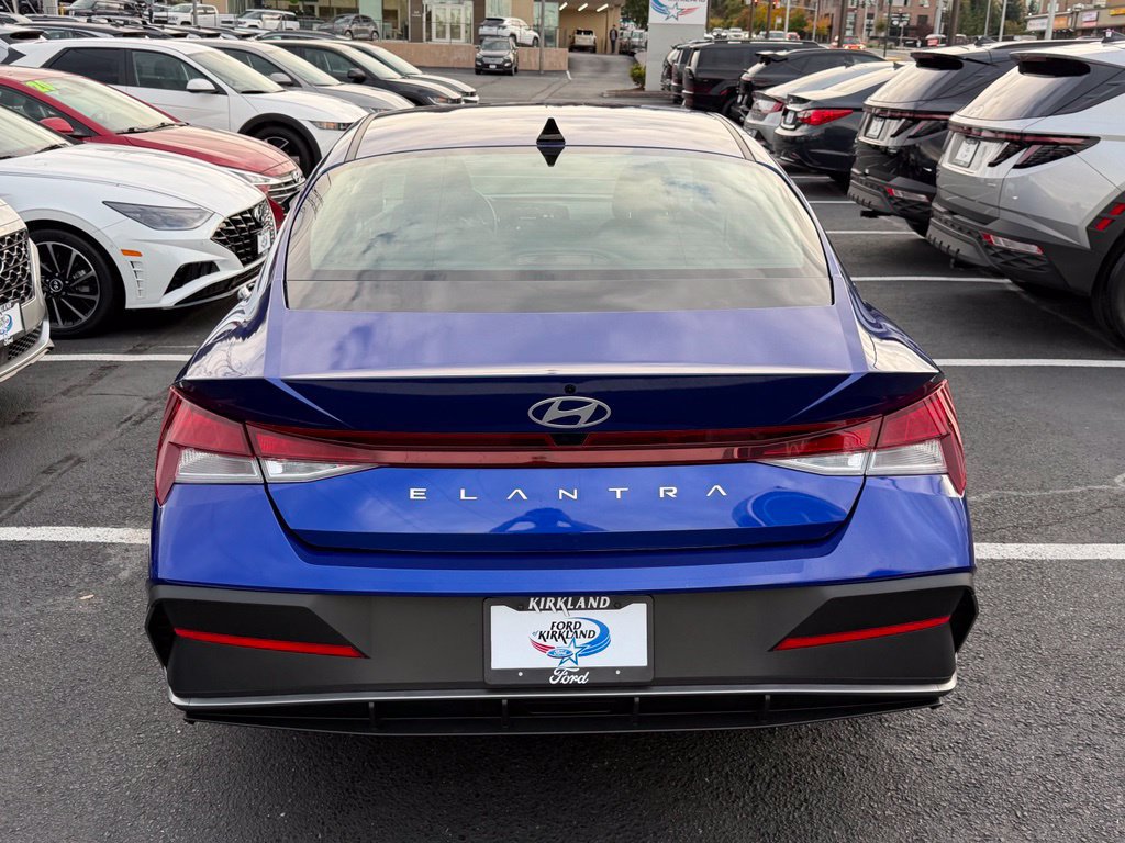 Used 2025 Hyundai Elantra SE FWD image 8