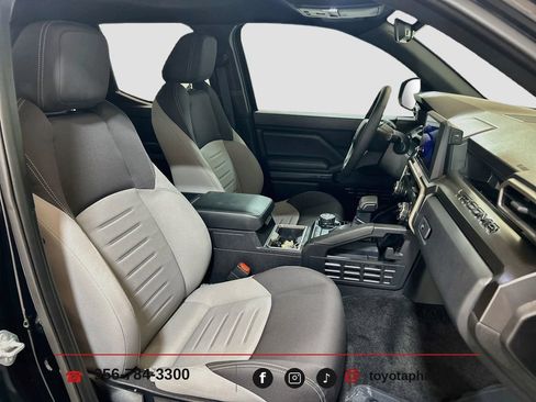 Used 2025 Toyota Tacoma TRD Off-Road AWD/4WD image 24