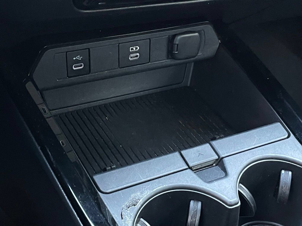 Used 2025 Toyota Prius XLE FWD image 20