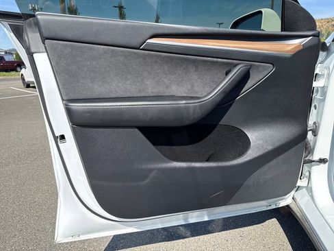 Used 2022 Tesla Model Y Performance AWD/4WD image 17