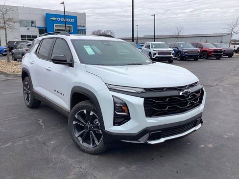 New 2026 Chevrolet Equinox RS w/ Convenience Package III AWD/4WD image 7