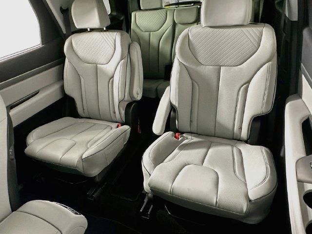 Used 2025 Hyundai Palisade SEL FWD image 11