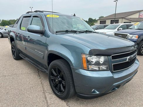 Used 2010 Chevrolet Avalanche LS w/ Interior Plus Package AWD/4WD image 3