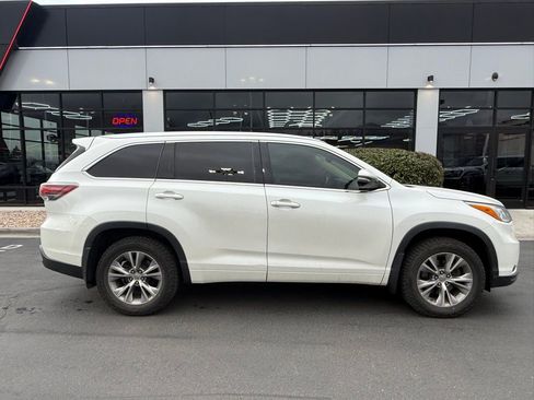 Used 2015 Toyota Highlander XLE AWD/4WD image 9
