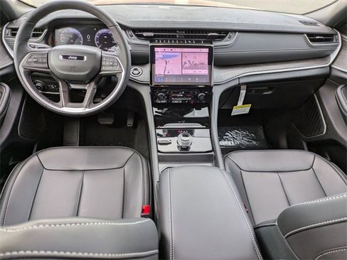 New 2025 Jeep Grand Cherokee Limited w/ Black Appearance Package image 23