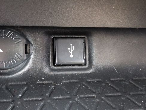 Used 2021 Toyota RAV4 LE FWD image 20