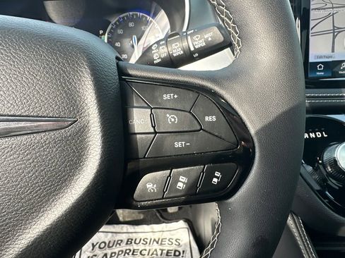 Used 2025 Chrysler Pacifica Limited image 25