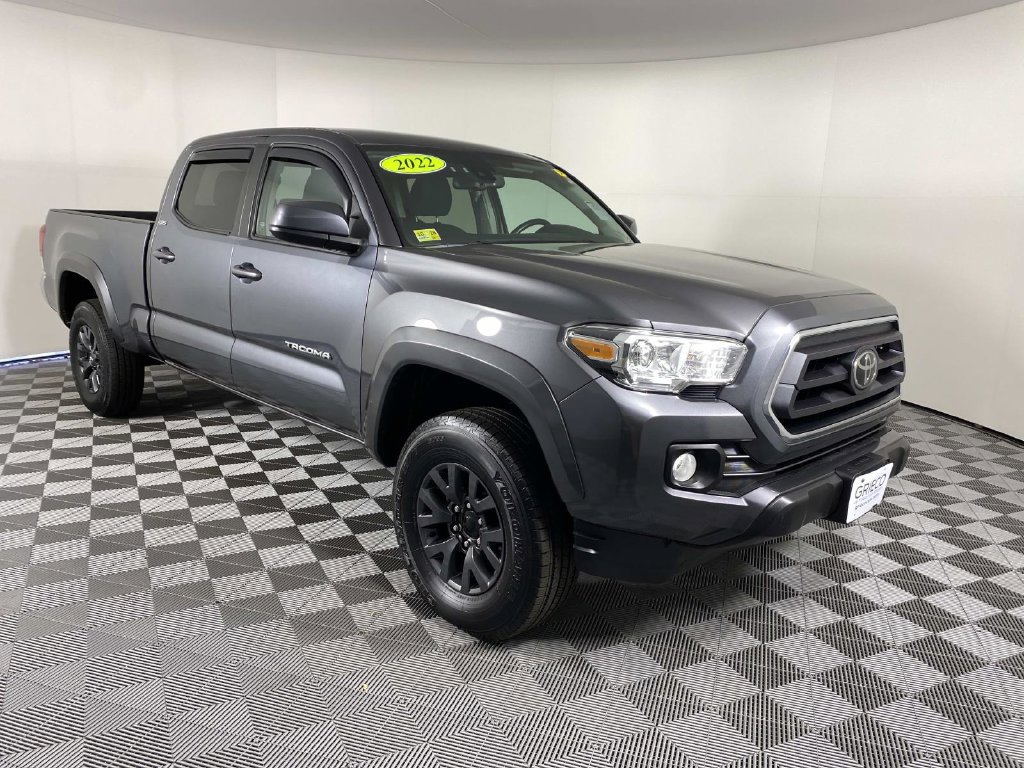 Used 2022 Toyota Tacoma SR5 AWD/4WD image 1