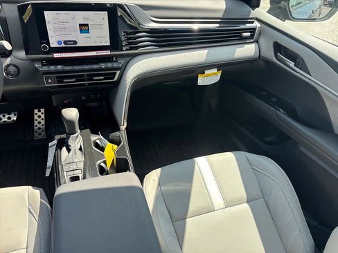 Used 2026 Toyota Camry SE FWD image 5