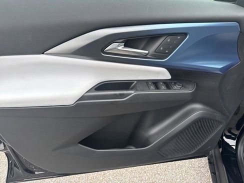 New 2025 Chevrolet Equinox EV LT w/ Convenience Package II image 10