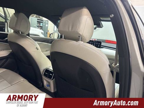 Used 2024 Genesis G70 2.5T image 32