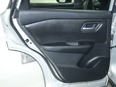 Used 2024 Nissan Rogue SV image 13