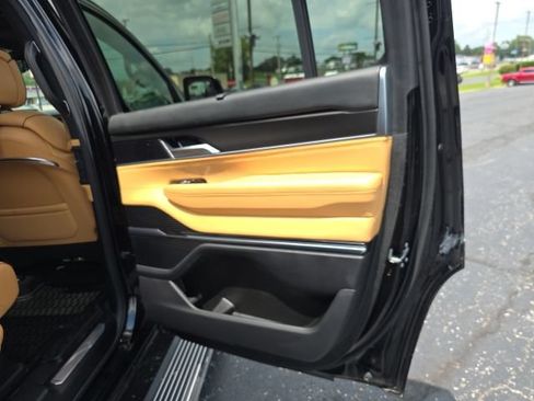 Used 2025 Jeep Grand Wagoneer Series III w/ Rear Seat Video Group 1 AWD/4WD image 42