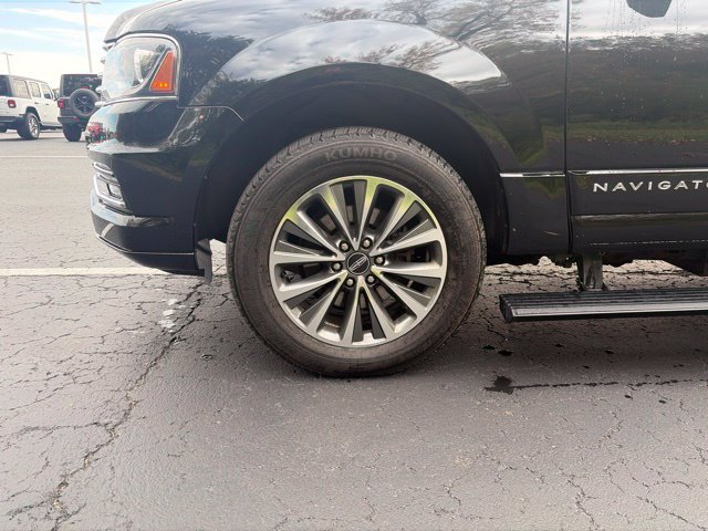 Used 2017 Lincoln Navigator L Select AWD/4WD image 4