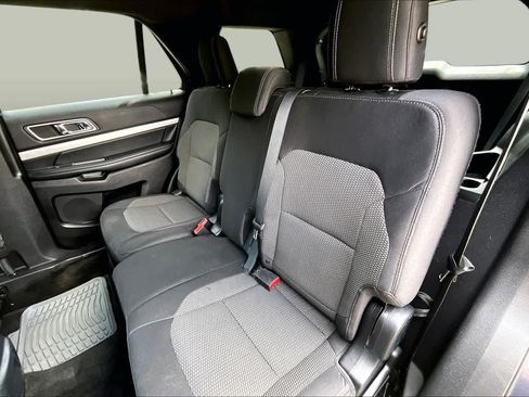 Used 2017 Ford Explorer XLT w/ Equipment Group 201A AWD/4WD image 21