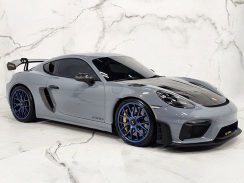 Used 2023 Porsche 718 Cayman GT4 RS w/ Weissach Package RWD image 7