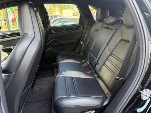 Used 2019 Porsche Cayenne image 31