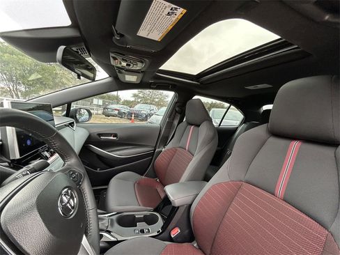 Used 2025 Toyota Corolla SE image 12