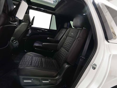 Used 2023 Cadillac Escalade Premium Luxury Platinum AWD/4WD image 13
