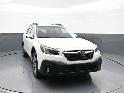 Used 2022 Subaru Outback Premium image 3