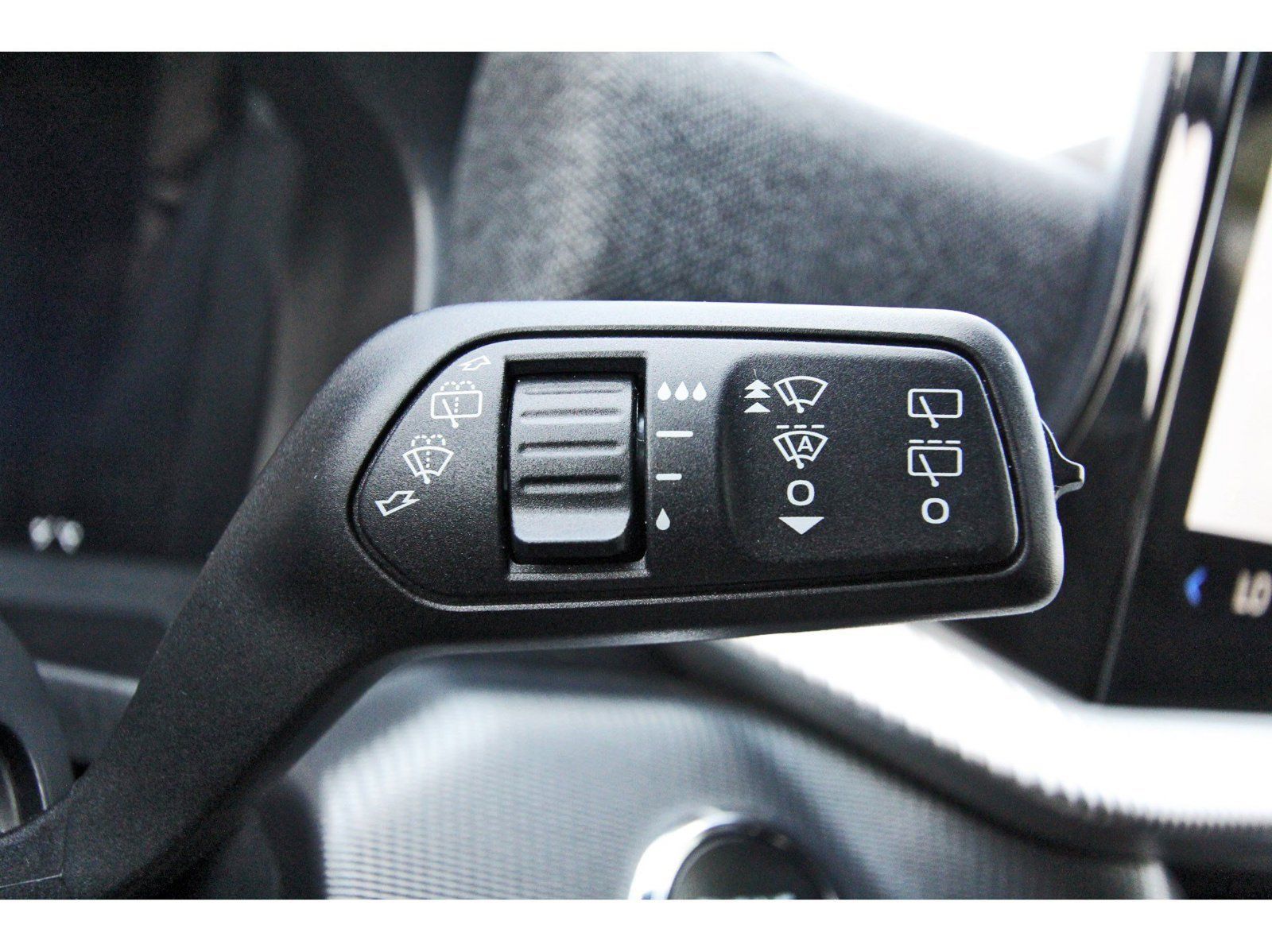 Used 2025 Ford Explorer ST-Line w/ Premium Package RWD image 18